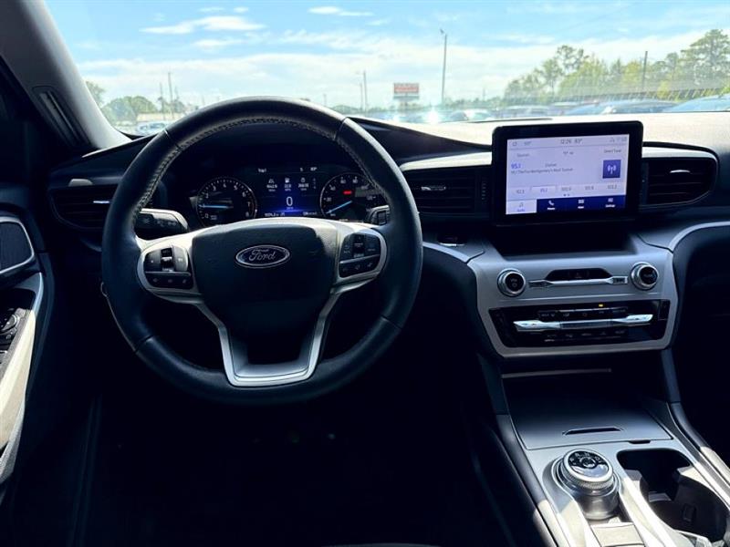 2024 Ford Explorer XLT photo 29