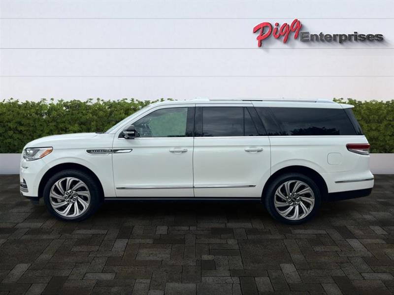 2022 Lincoln Navigator L Reserve photo 2