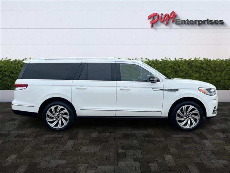 2022 Lincoln Navigator L Reserve photo 7