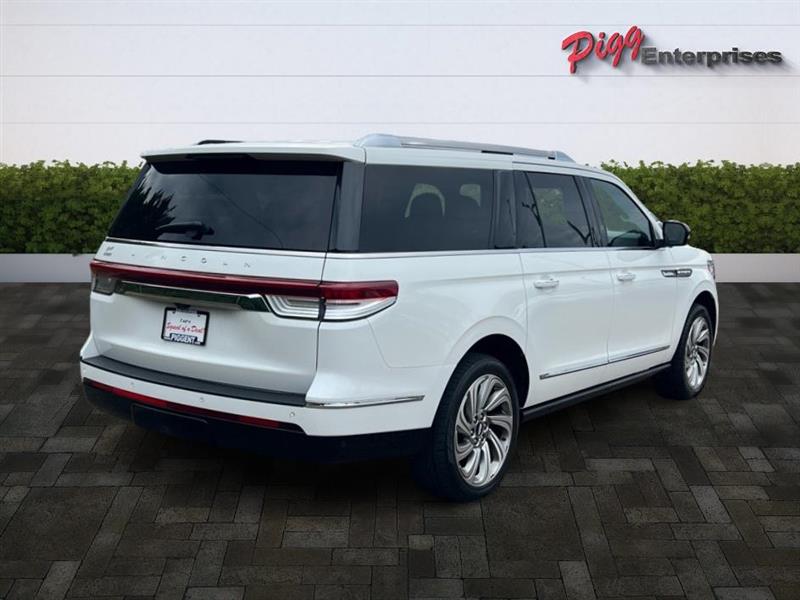 2022 Lincoln Navigator L Reserve photo 8