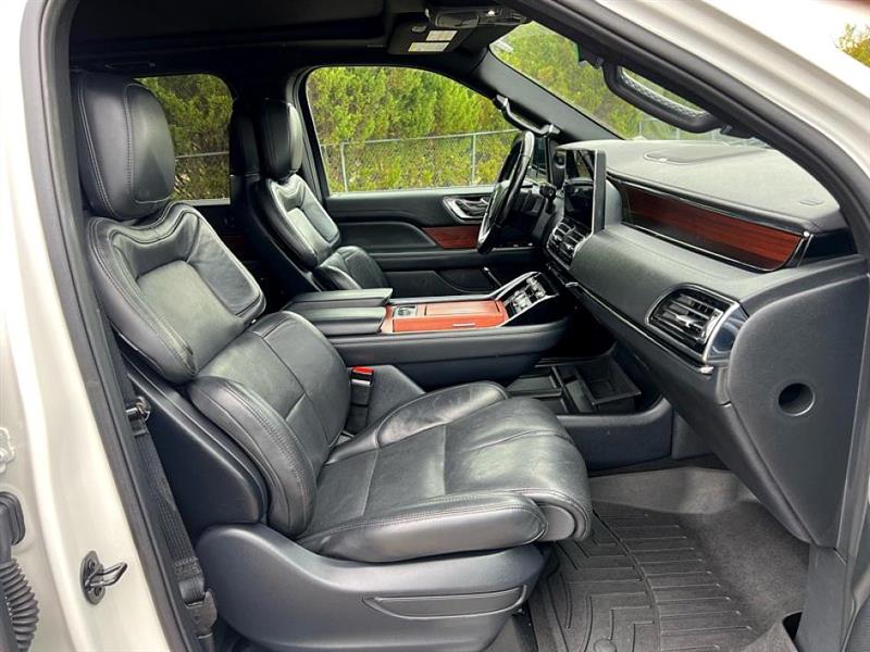 2022 Lincoln Navigator L Reserve photo 17