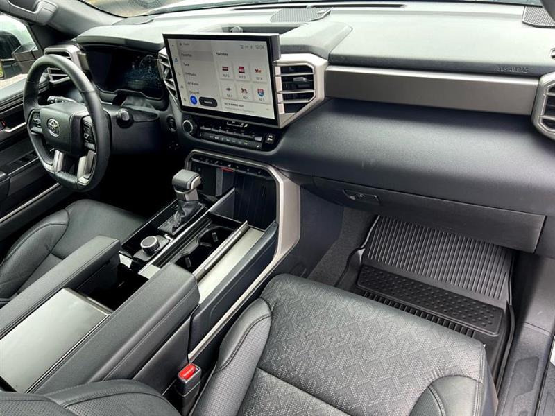2025 Toyota Sequoia SR5 photo 17