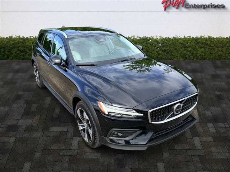 2024 Volvo V60 Cross Country Plus AWD photo 6
