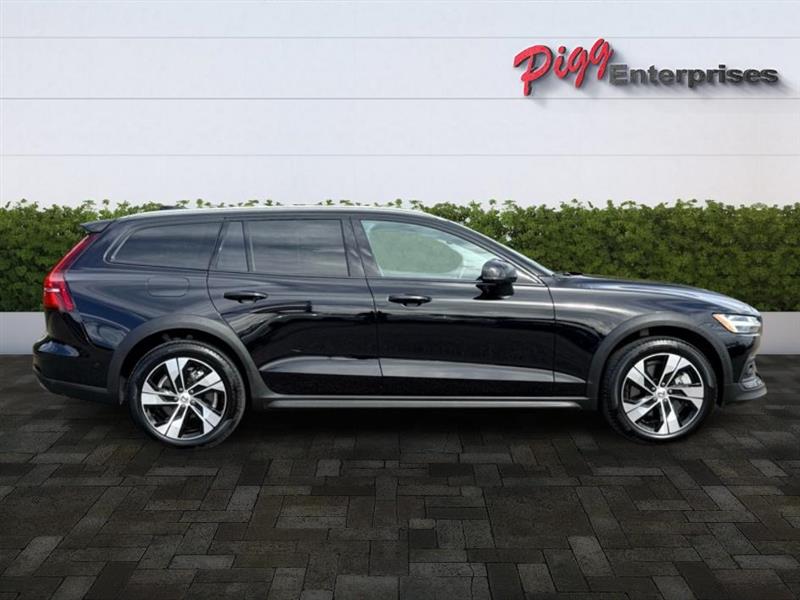 2024 Volvo V60 Cross Country Plus AWD photo 7