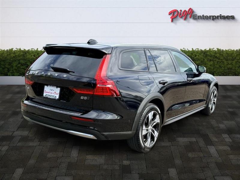 2024 Volvo V60 Cross Country Plus AWD photo 8
