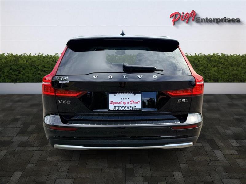 2024 Volvo V60 Cross Country Plus AWD photo 9