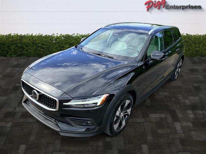 2024 Volvo V60 Cross Country Plus AWD photo 11