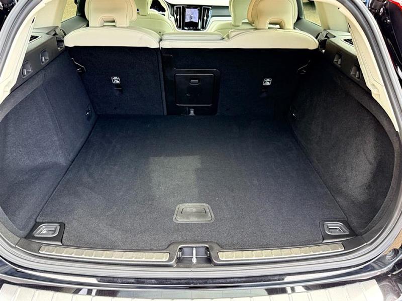 2024 Volvo V60 Cross Country Plus AWD photo 12