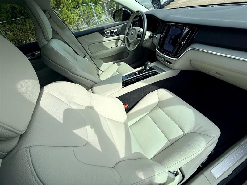 2024 Volvo V60 Cross Country Plus AWD photo 20