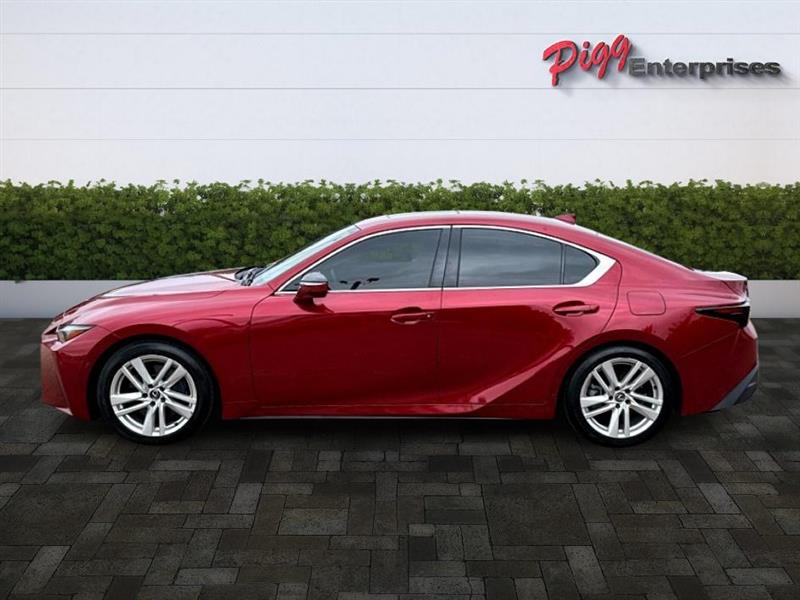 2023 Lexus IS 300 photo 4