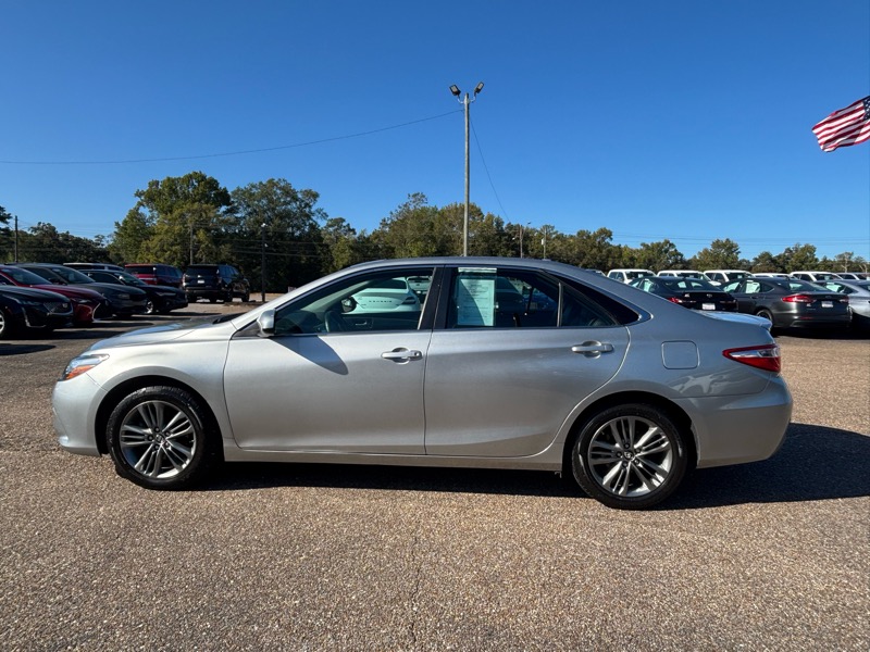 2017 Toyota Camry LE photo 3