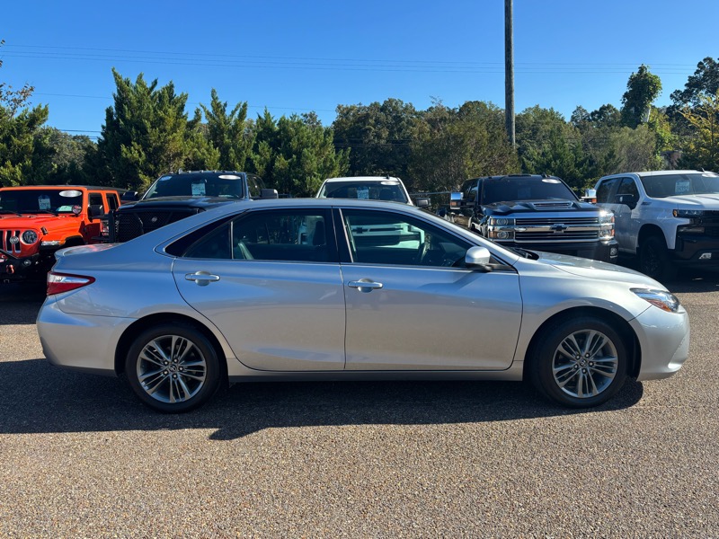 2017 Toyota Camry LE photo 4