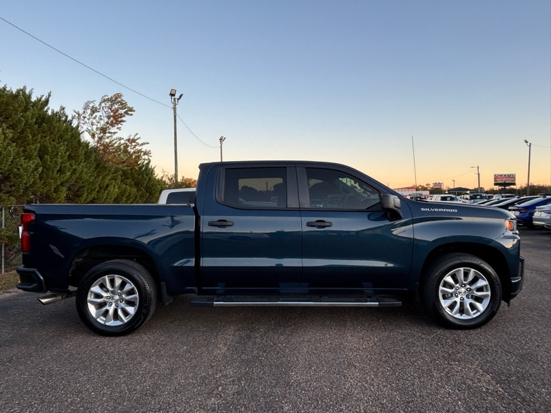 2020 Chevrolet Silverado 1500 Custom photo 3