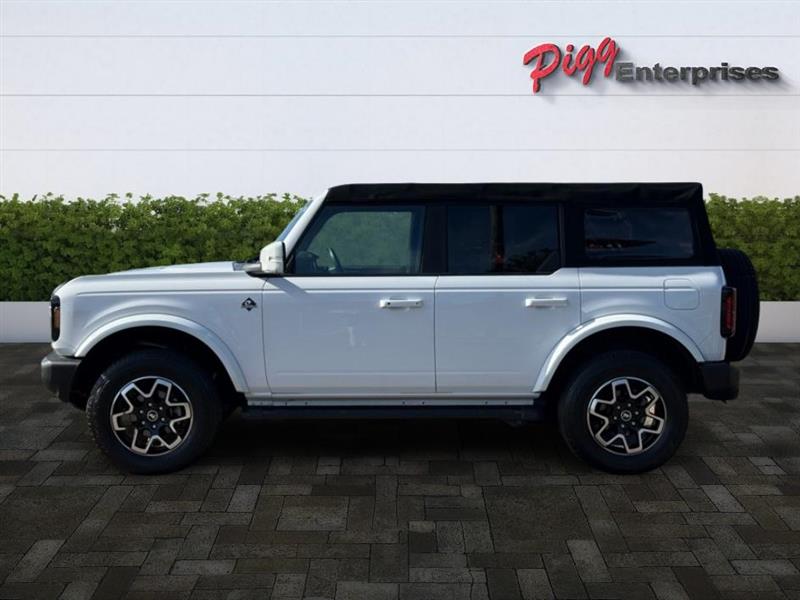 2023 Ford Bronco Outer Banks photo 3