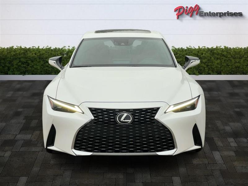 Lexus IS  2025