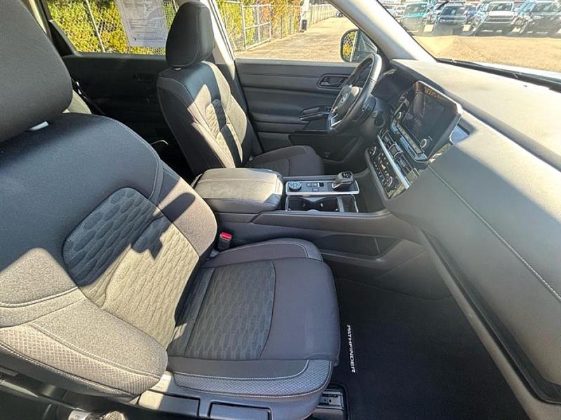 Nissan Pathfinder  2025