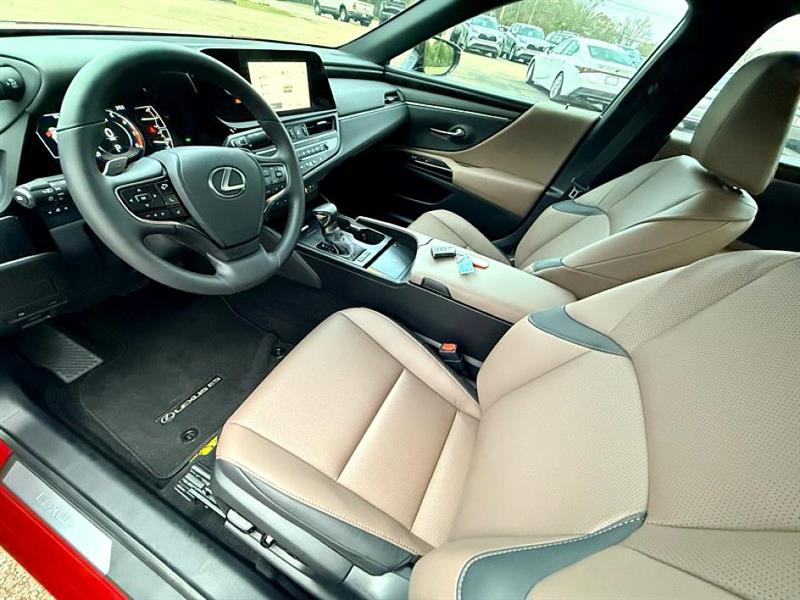 Lexus ES 350  2025