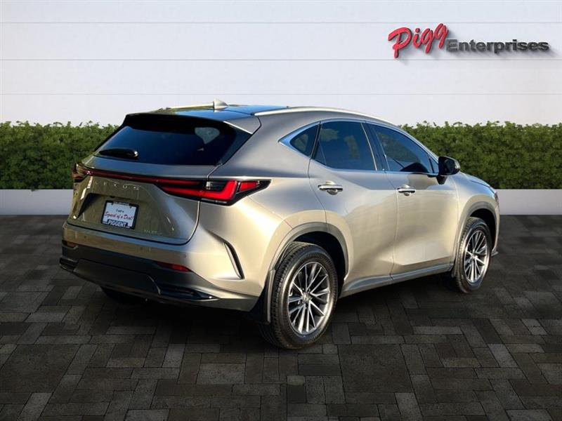 Lexus NX  2025