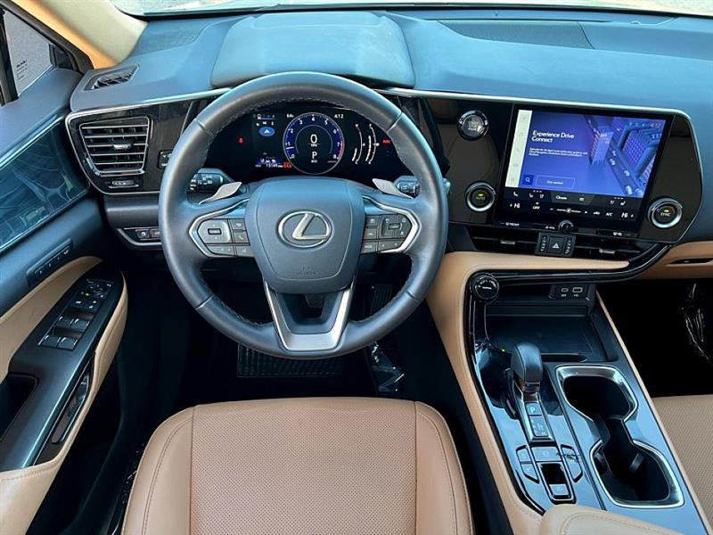Lexus NX  2025