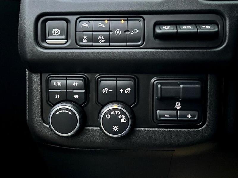 Chevrolet Suburban  2021