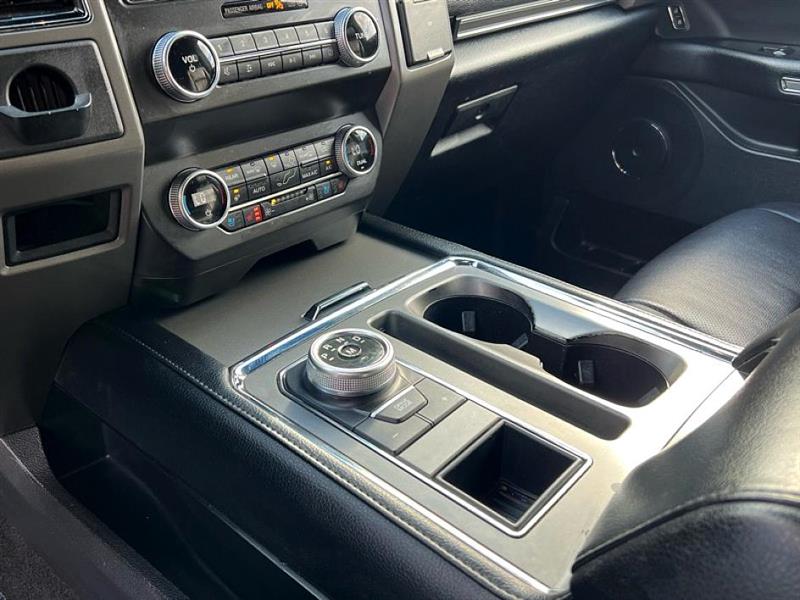 Ford Expedition  2021