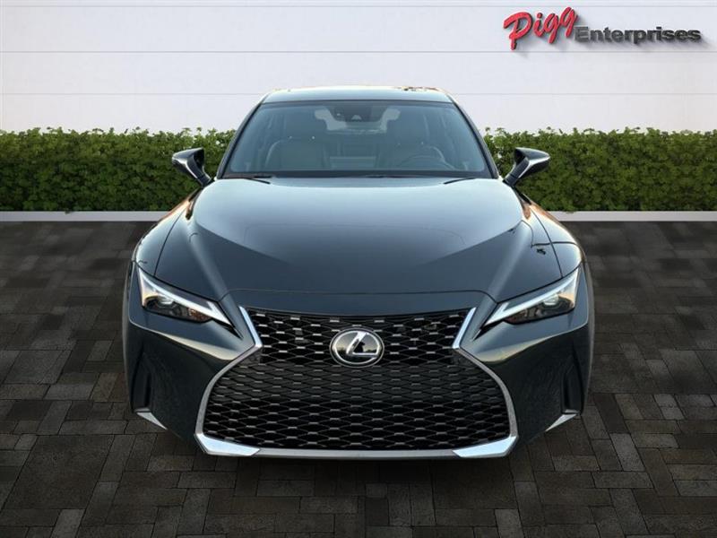 Lexus IS  2025