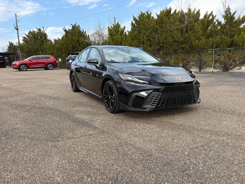 Toyota Camry SE 2026