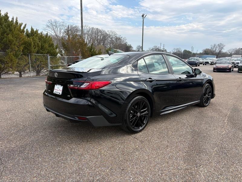 Toyota Camry SE 2026