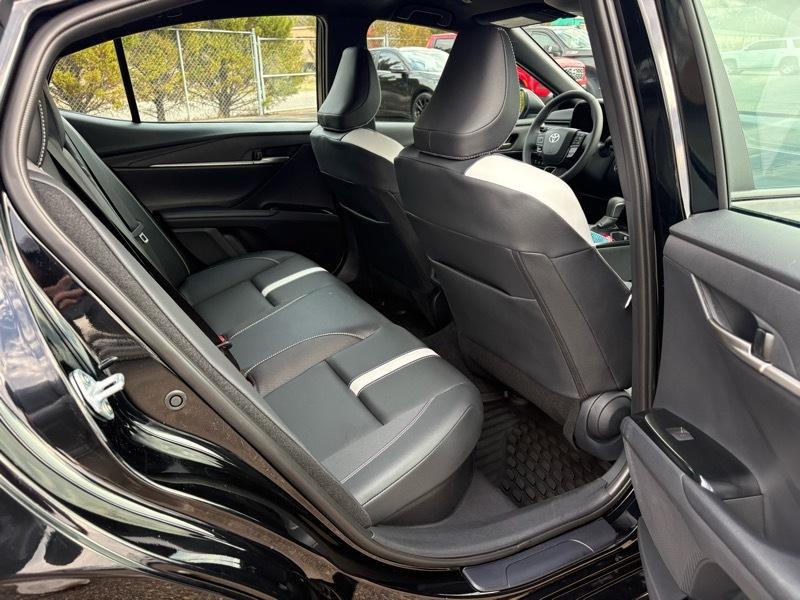 Toyota Camry SE 2026