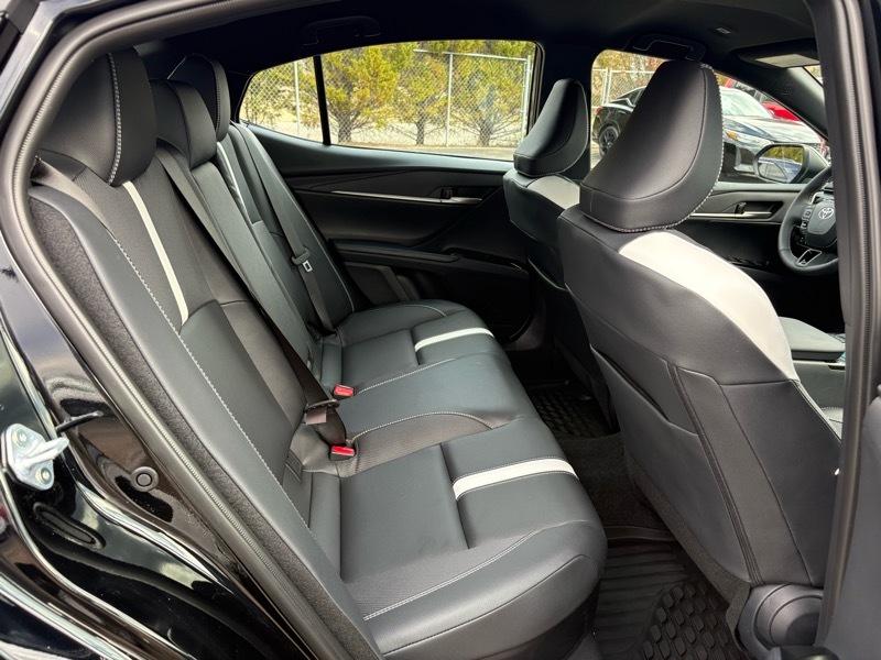 Toyota Camry SE 2026