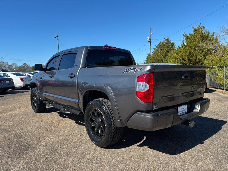 Toyota Tundra  2021