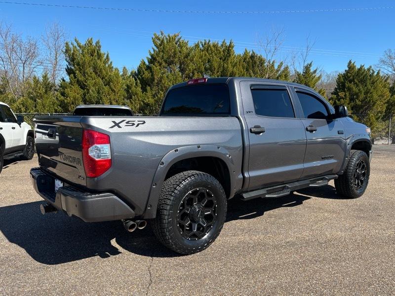 Toyota Tundra  2021