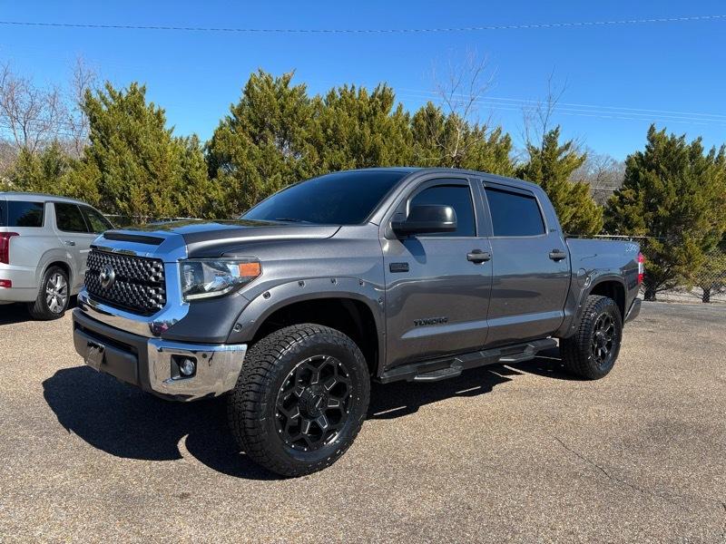 Toyota Tundra  2021