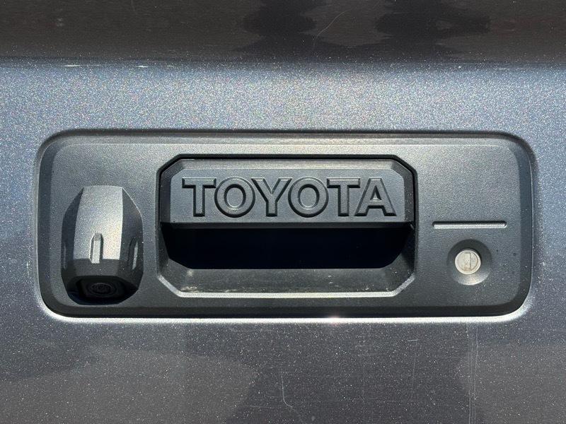 Toyota Tundra  2021