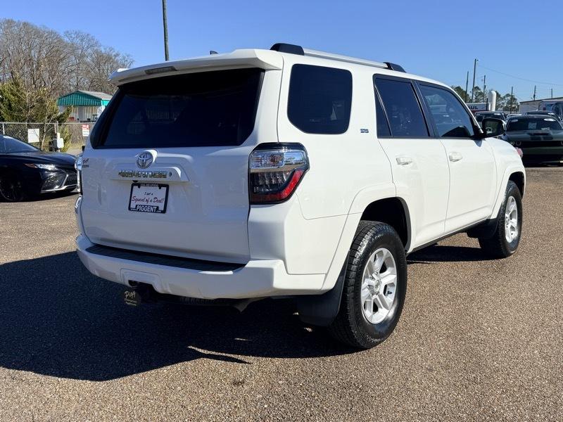 Toyota 4Runner SR5 2WD 2021