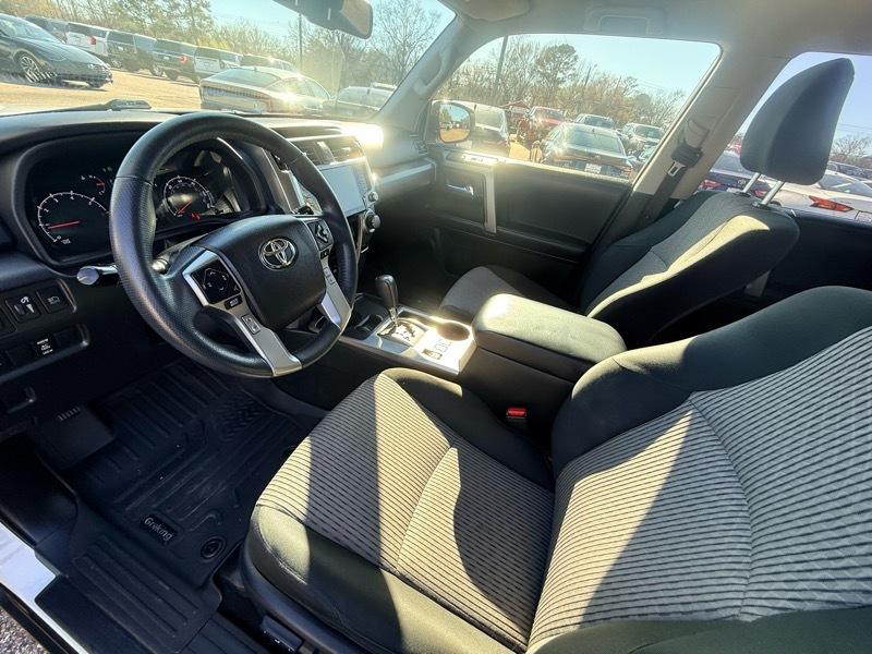 Toyota 4Runner SR5 2WD 2021