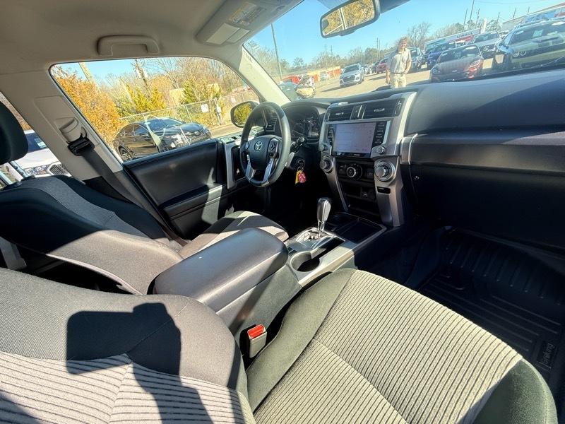 Toyota 4Runner SR5 2WD 2021