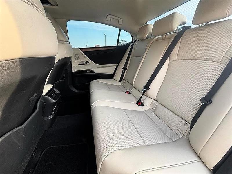 Lexus ES 350  2024