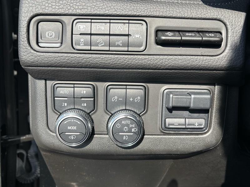 GMC Yukon XL Denali 4WD 2024