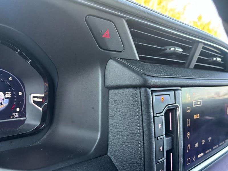 GMC Yukon XL Denali 4WD 2024