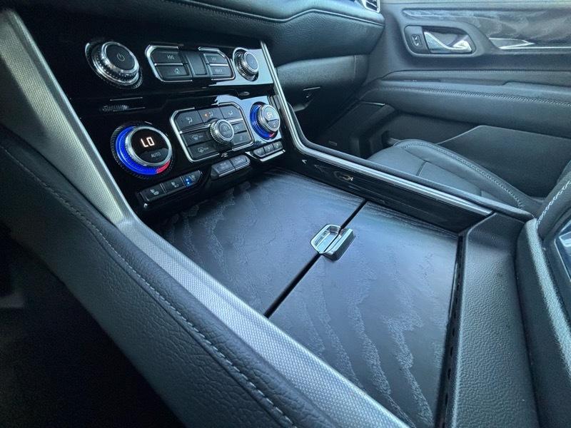 GMC Yukon XL Denali 4WD 2024