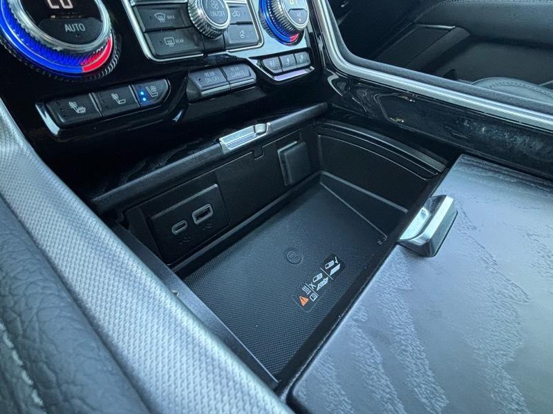 GMC Yukon XL Denali 4WD 2024