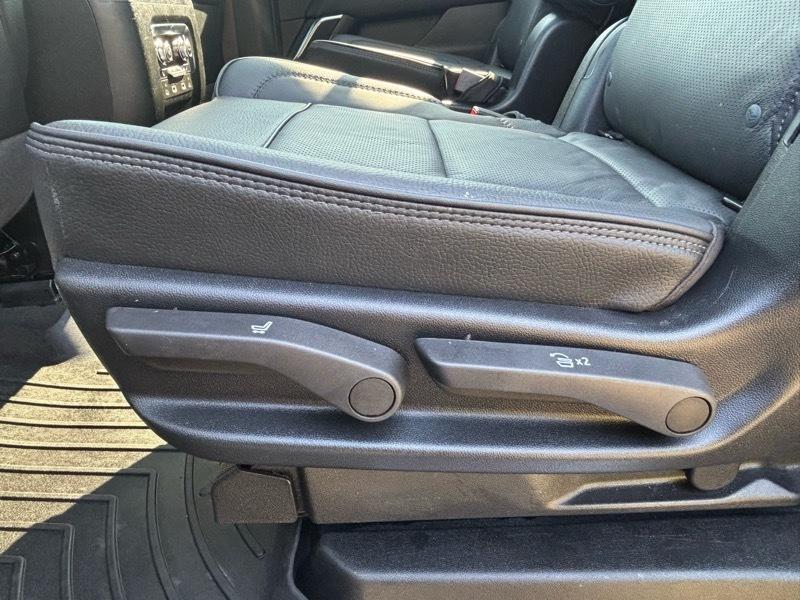 GMC Yukon XL Denali 4WD 2024