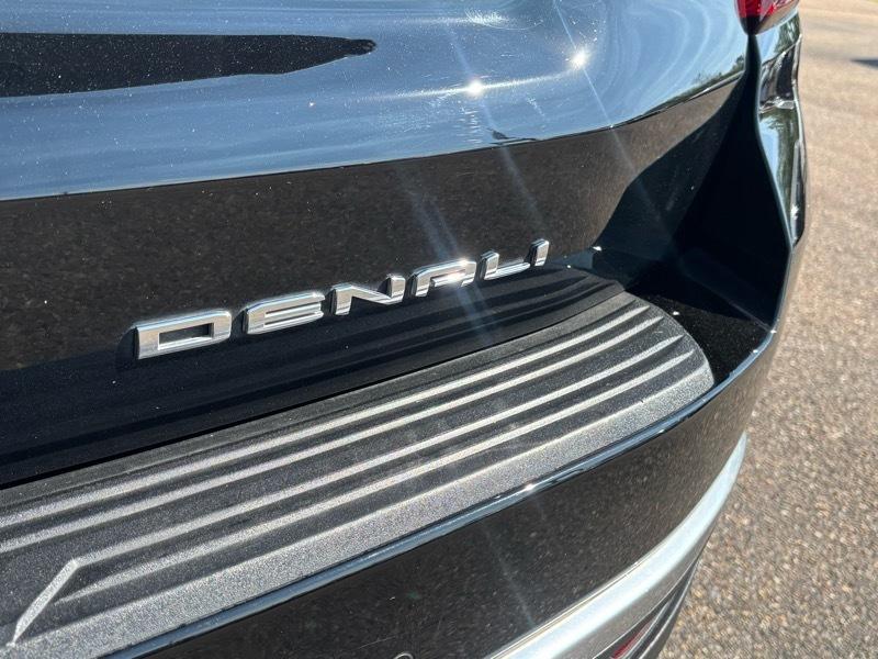 GMC Yukon XL Denali 4WD 2024