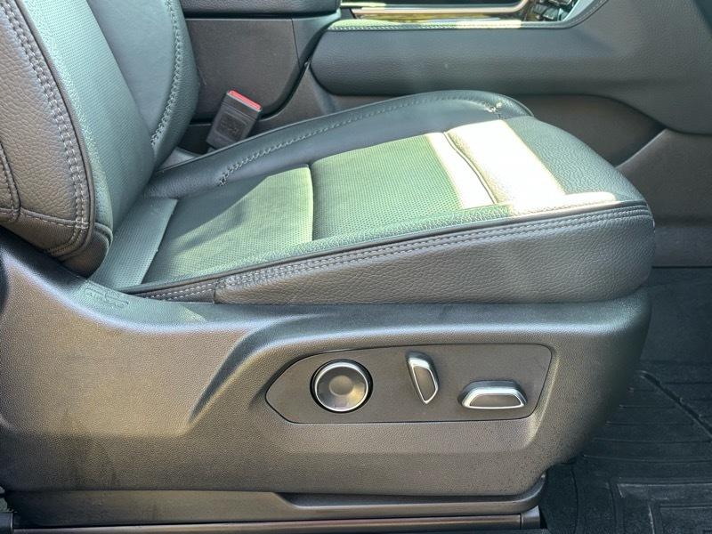 GMC Yukon XL Denali 4WD 2024