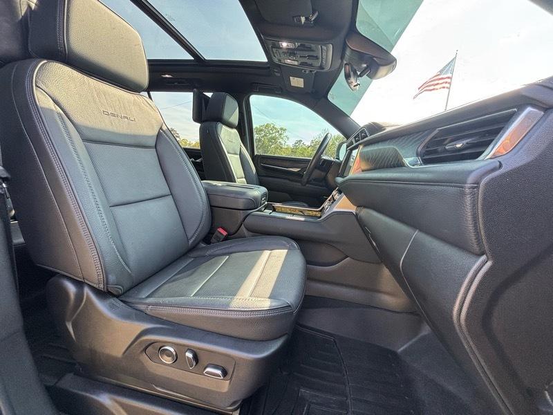 GMC Yukon XL Denali 4WD 2024