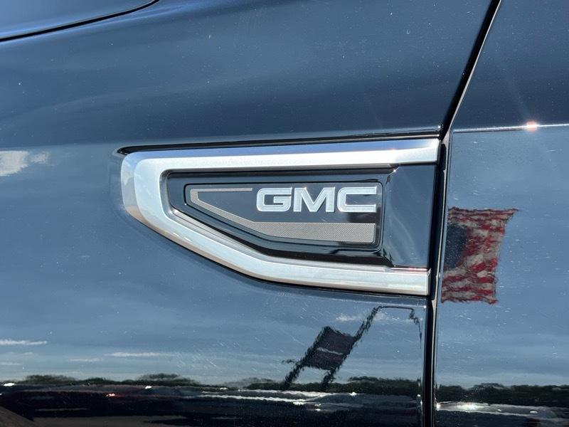 GMC Yukon XL Denali 4WD 2024