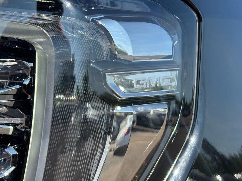 GMC Yukon XL Denali 4WD 2024