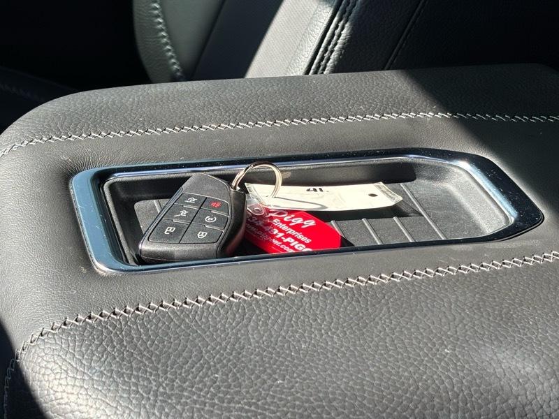 GMC Yukon XL Denali 4WD 2024