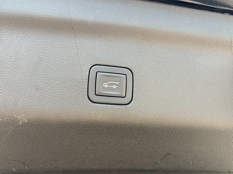 GMC Yukon XL Denali 4WD 2024